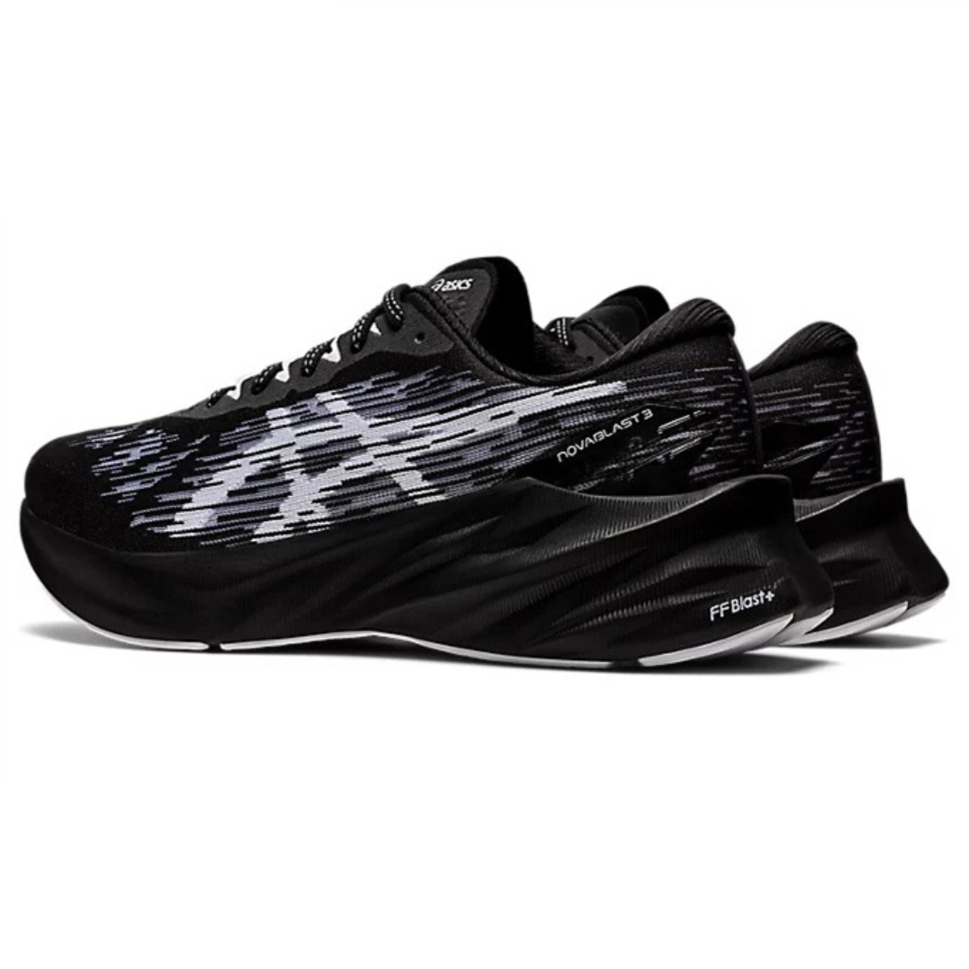 Asics Novablast 3 Preto e Branco