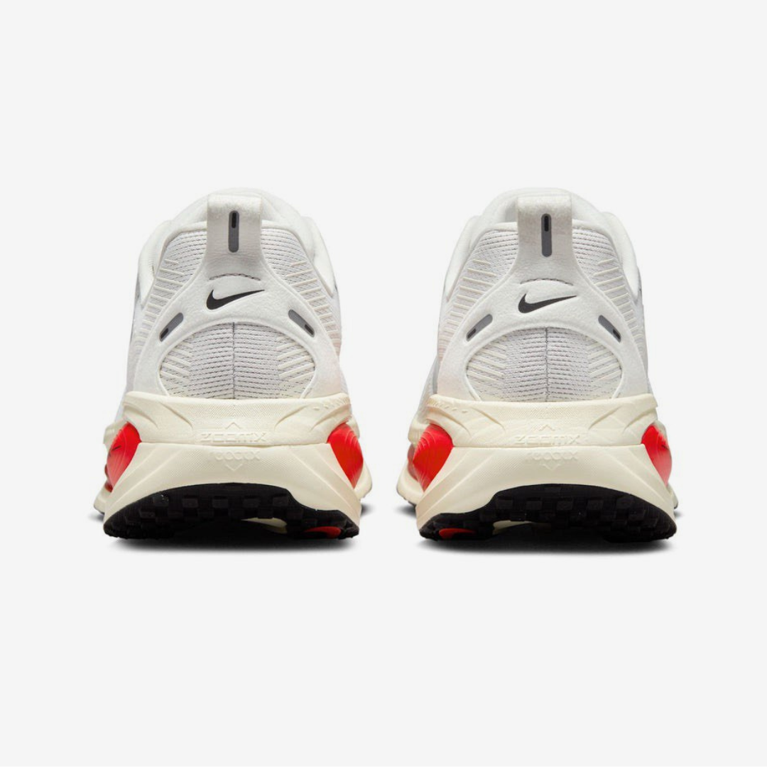 Nike Vomero 18 - Branco/Vermelho