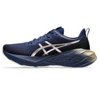 Asics Novablast™ 4 Platinum Azul Marinho Dourado