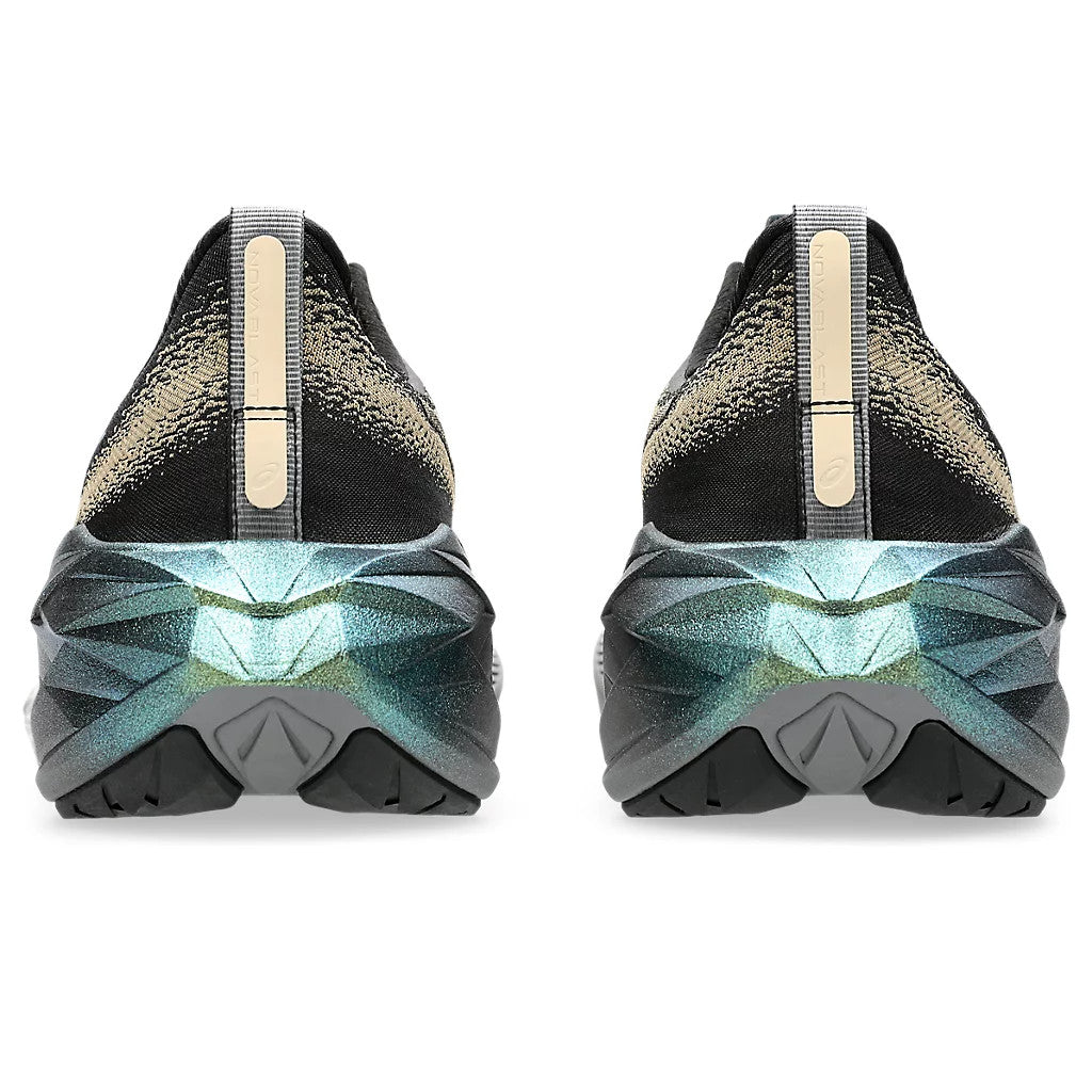 Asics Novablast™ 4 Platinum Preto Dourado