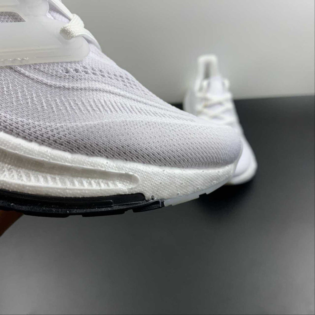 Adidas Ultraboost Light 23 Branco